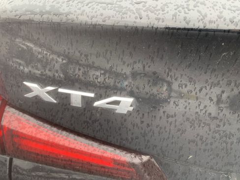 Used 2024 Cadillac XT4 Premium Luxury image 8