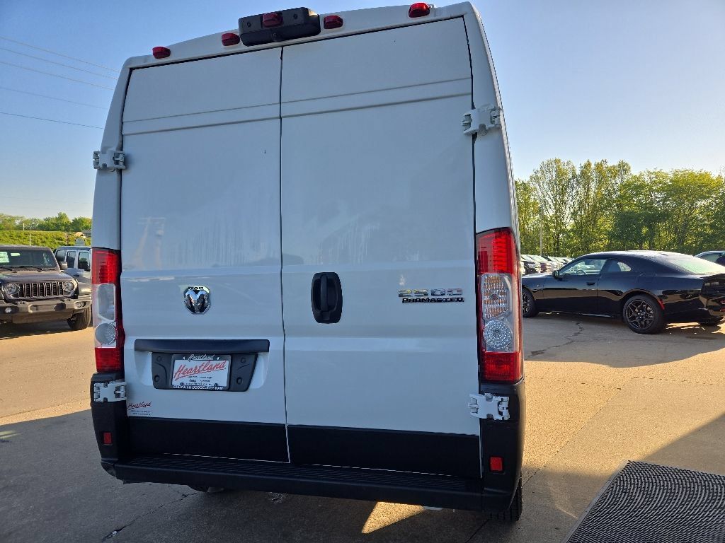 Used 2025 RAM ProMaster 2500 w/ Convenience Group FWD image 11