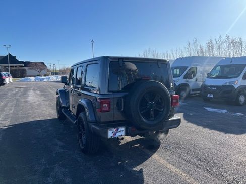 Used 2020 Jeep Wrangler Unlimited Sahara image 3