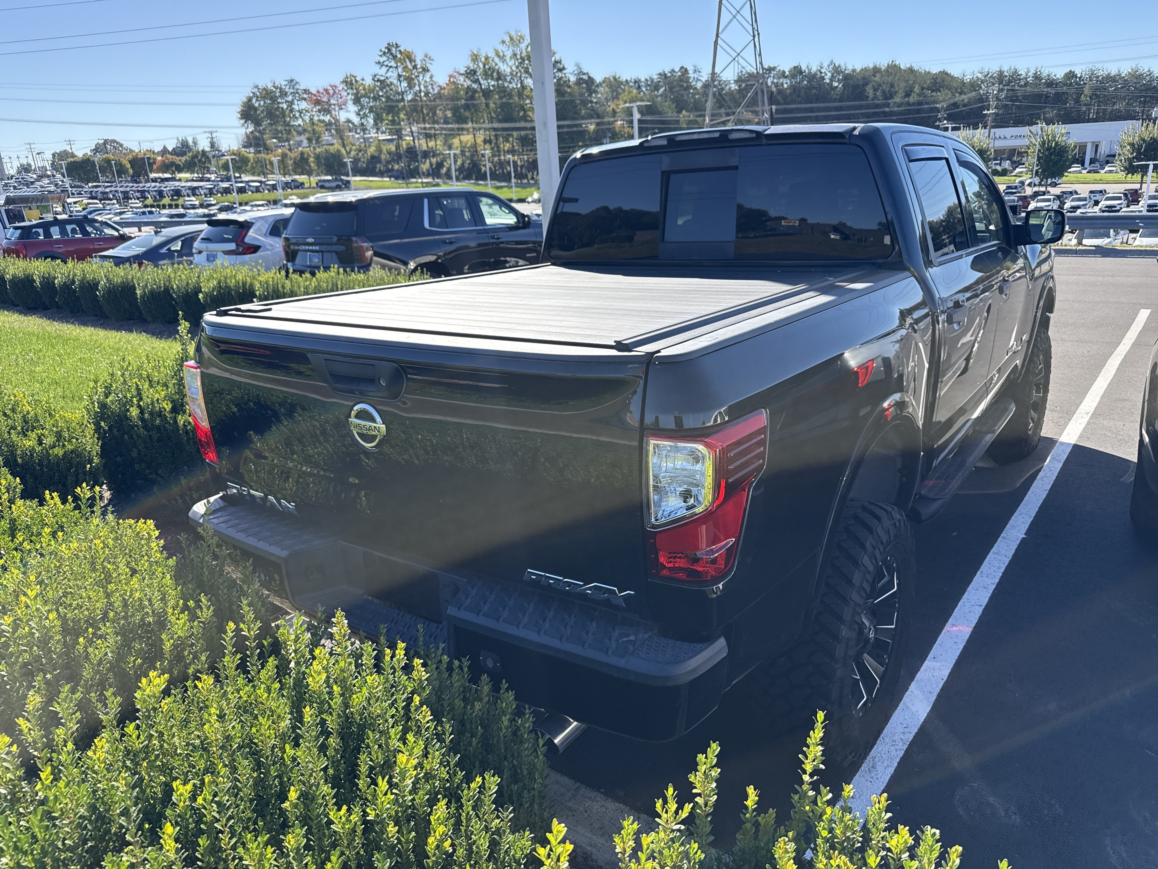 Used 2019 Nissan Titan PRO-4X AWD/4WD image 11