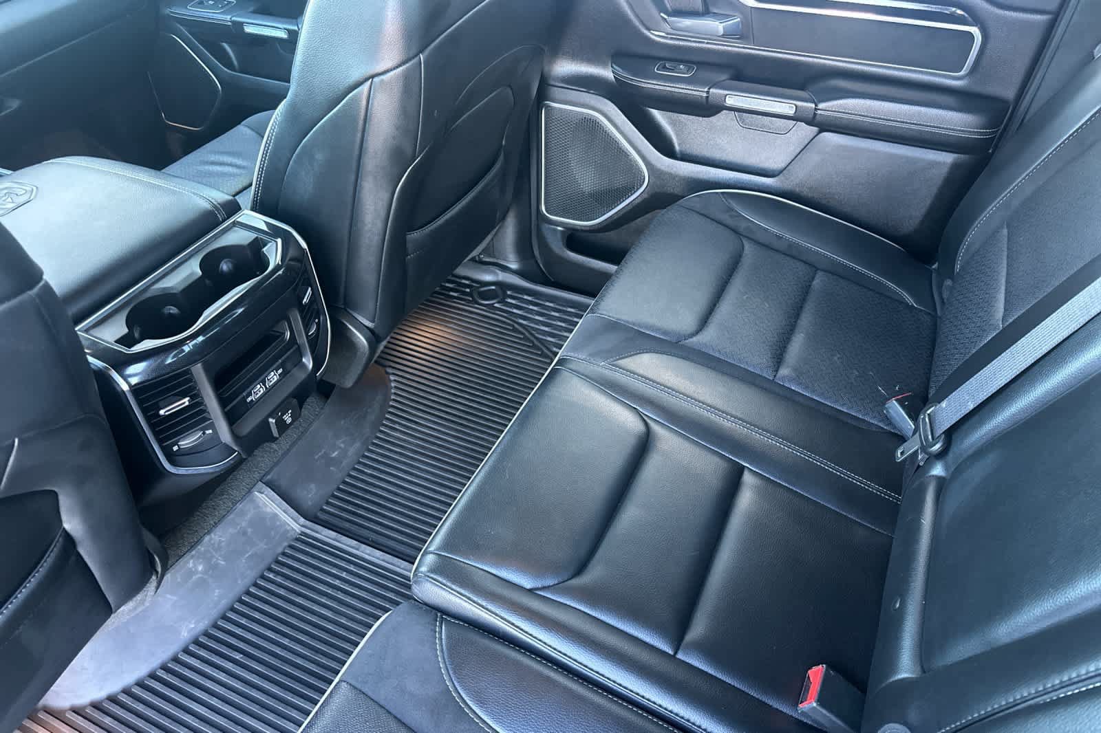 Used 2022 RAM 1500 Laramie w/ Sport Appearance Package AWD/4WD image 4