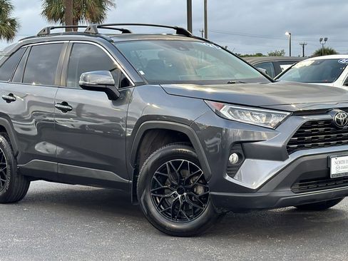 Used 2021 Toyota RAV4 XLE w/ Convenience Package FWD image 2