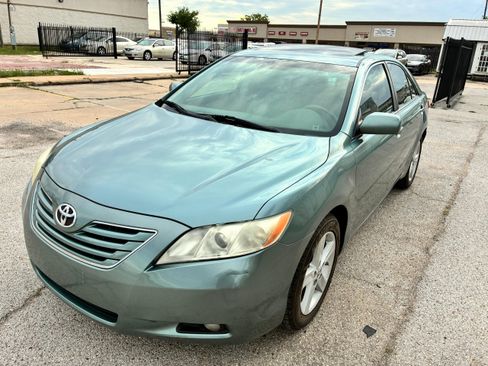 Used 2009 Toyota Camry FWD image 1