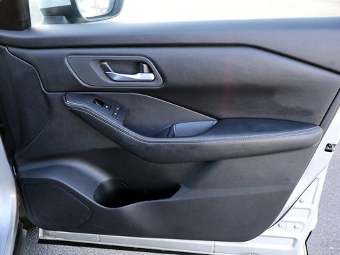Used 2025 Nissan Rogue SV FWD image 18