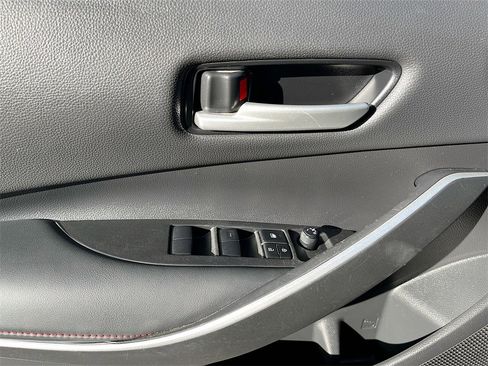 Used 2023 Toyota Corolla SE w/ SE Premium Package image 17