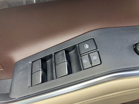 Used 2020 Toyota Highlander Limited AWD/4WD image 19