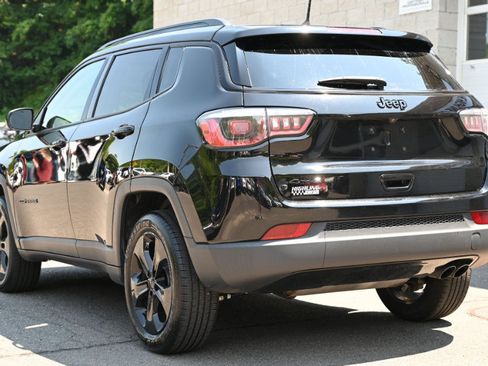 Used 2018 Jeep Compass Latitude AWD/4WD image 3
