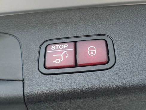 Used 2021 Mercedes-Benz GLS 450 4MATIC image 11