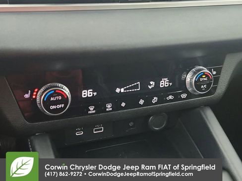 Used 2024 Mitsubishi Outlander SE image 27