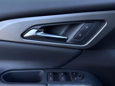 New 2026 Chevrolet Traverse LT image 13