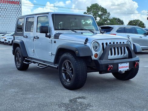 Used 2009 Jeep Wrangler Unlimited X RWD image 2