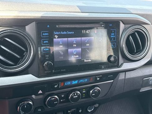 Used 2019 Toyota Tacoma TRD Off-Road w/ TRD Premium Off Road Package AWD/4WD image 28