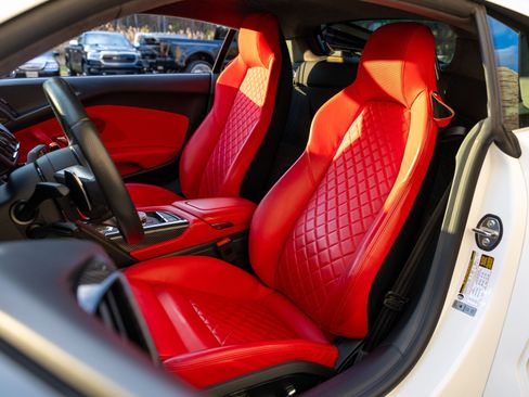 Used 2018 Audi R8 V10 plus image 32