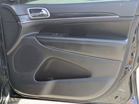 Used 2020 Jeep Grand Cherokee Limited w/ Luxury Group II image 28