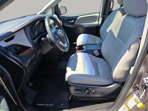 Used 2017 Toyota Sienna Limited Premium AWD/4WD image 25