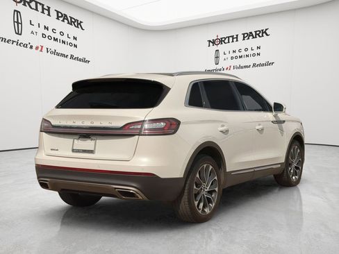 Used 2022 Lincoln Nautilus Reserve FWD image 3