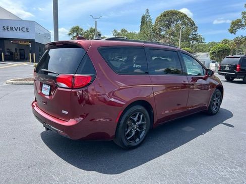 Used 2019 Chrysler Pacifica Touring-L Plus w/ S Appearance Package image 6