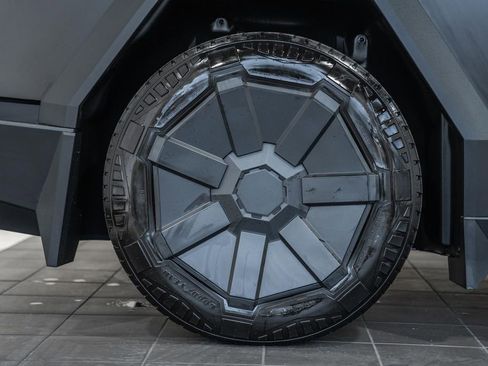 Used 2024 Tesla Cybertruck AWD Crew Cab image 25