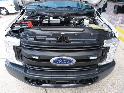 Used 2019 Ford F250 XL w/ Power Equipment Group image 9