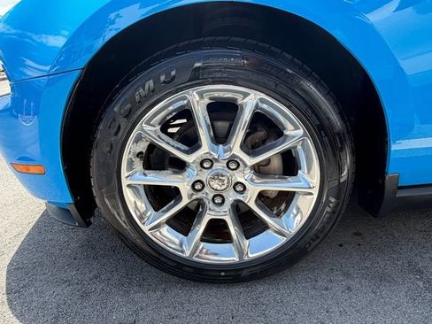 Used 2010 Ford Mustang Coupe RWD image 9