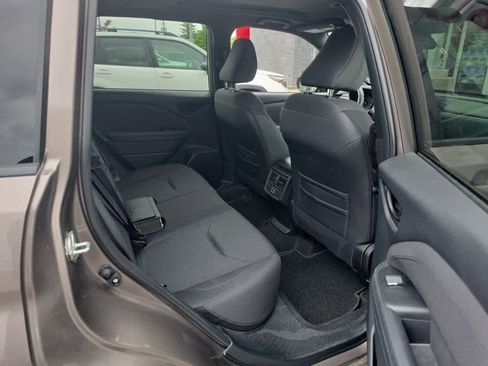 Used 2025 Subaru Forester Premium AWD/4WD image 11