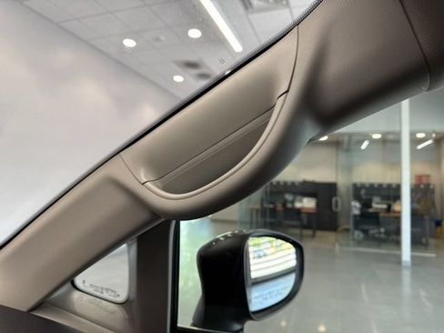 Used 2023 Chrysler Pacifica Touring-L FWD image 32