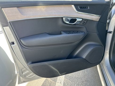 Used 2025 Volvo XC90 B6 Plus image 14