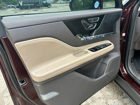 Used 2020 Lincoln Corsair FWD w/ Premium Package image 10