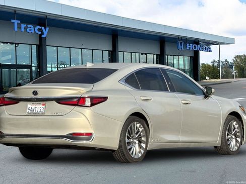 Used 2021 Lexus ES 300h w/ Accessory Package 2 image 6