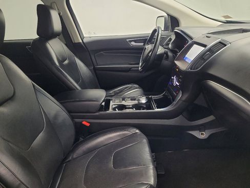 Used 2020 Ford Edge Titanium w/ Equipment Group 301A FWD image 21
