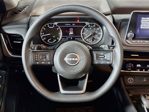 Used 2023 Nissan Rogue SV FWD image 13