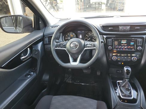 Used 2020 Nissan Rogue Sport SV FWD image 12
