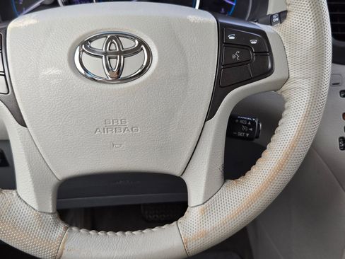 Used 2013 Toyota Sienna XLE w/ Entertainment Pkg FWD image 22