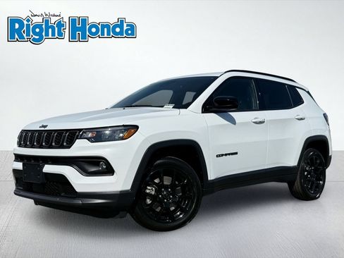 Used 2025 Jeep Compass Latitude w/ Convenience Group AWD/4WD image 2