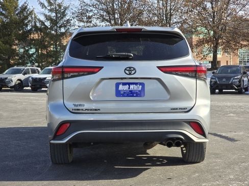 Used 2021 Toyota Highlander XSE image 12