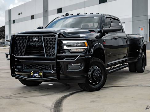 Used 2022 RAM 3500 Laramie w/ Night Edition image 5