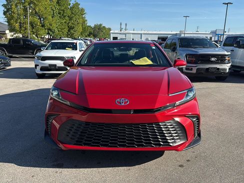 Used 2026 Toyota Camry SE FWD image 8