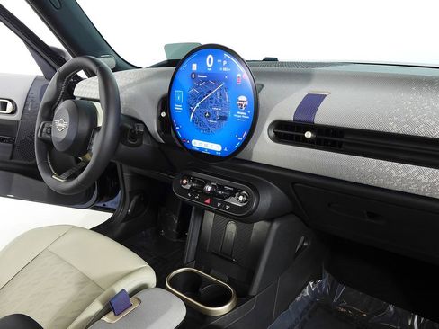 Certified 2025 MINI Cooper 4-Door Hardtop image 13