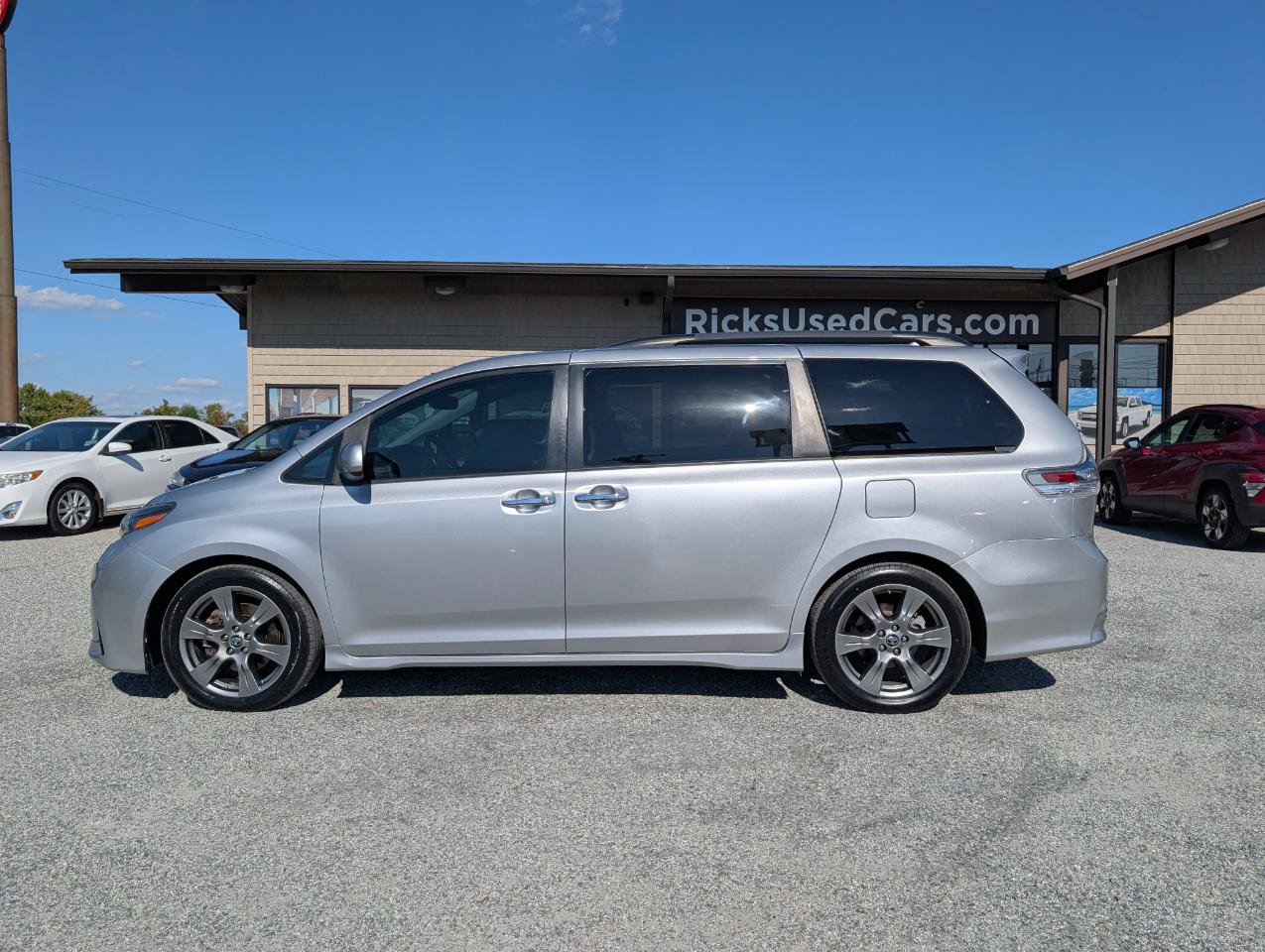 Used 2018 Toyota Sienna SE FWD image 11