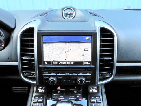 Used 2013 Porsche Cayenne GTS image 11