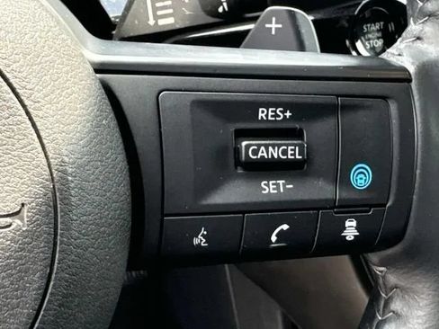 Used 2025 Nissan Pathfinder SV AWD/4WD image 38