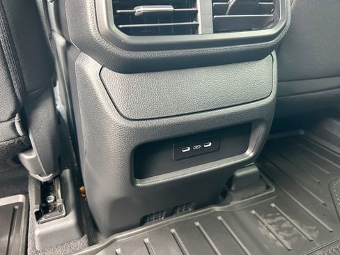 Used 2025 Honda Pilot Sport image 37