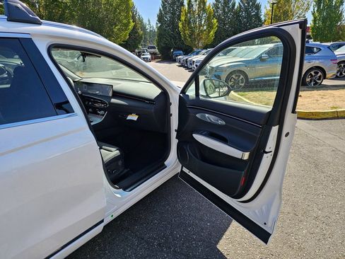 Used 2026 Genesis GV70 2.5T Advanced AWD/4WD image 28