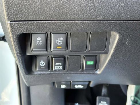 Used 2017 Nissan Rogue Sport SV w/ SV Premium Package image 27