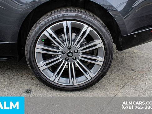 Used 2023 Land Rover Range Rover Long Wheelbase SE image 15