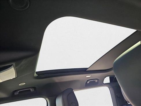 New 2025 Land Rover Defender 110 X-Dynamic SE image 30