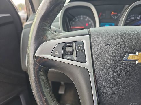 Used 2017 Chevrolet Equinox LT image 17