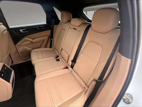 Used 2023 Porsche Cayenne AWD/4WD image 26