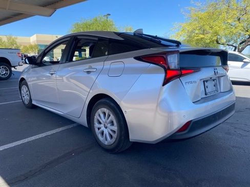 Used 2022 Toyota Prius LE FWD image 2