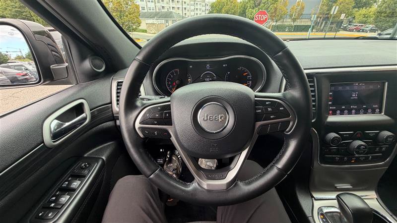 Used 2020 Jeep Grand Cherokee Laredo AWD/4WD image 33